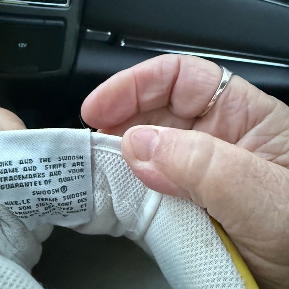 Nike swoosh big kids size 7 pikachu sneakers - Picture 3 of 9